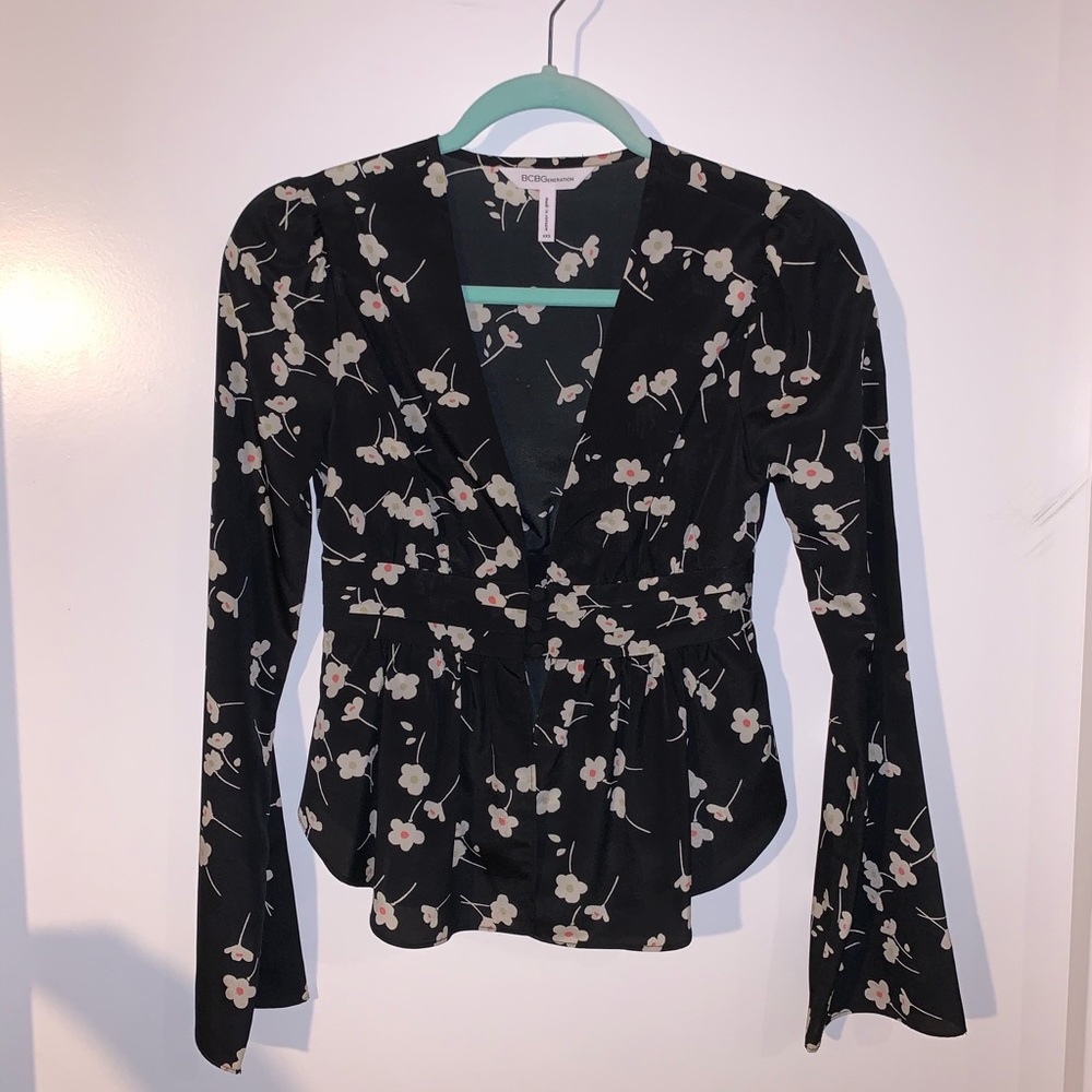Bcbgeneration bell sleeve top